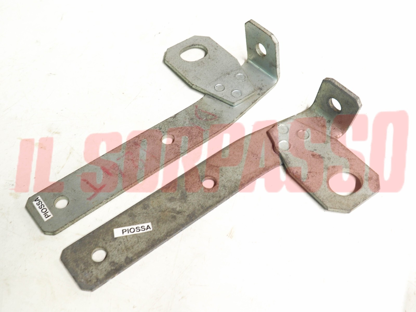 STAFFE PARAURTI ANTERIORE DESTRA + SINISTRA FIAT 124 BERLINA ORIGINALI STAFFE PARAURTI ANTERIORE DESTRA + SINISTRA FIAT 124 BERLINA ORIGINALI