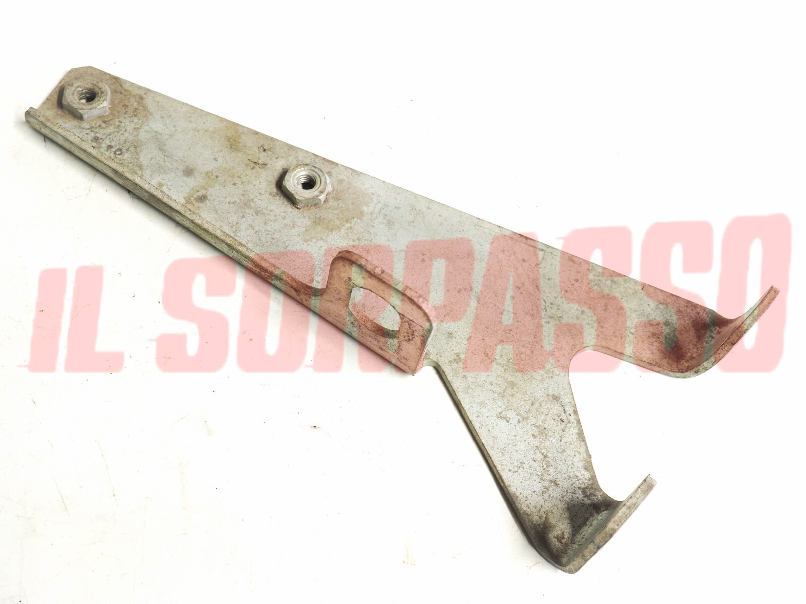 STAFFA PARAURTI ANTERIORE SINISTRO FIAT 128 COUPE ORIGINALE STAFFA PARAURTI ANTERIORE SINISTRO FIAT 128 COUPE ORIGINALE