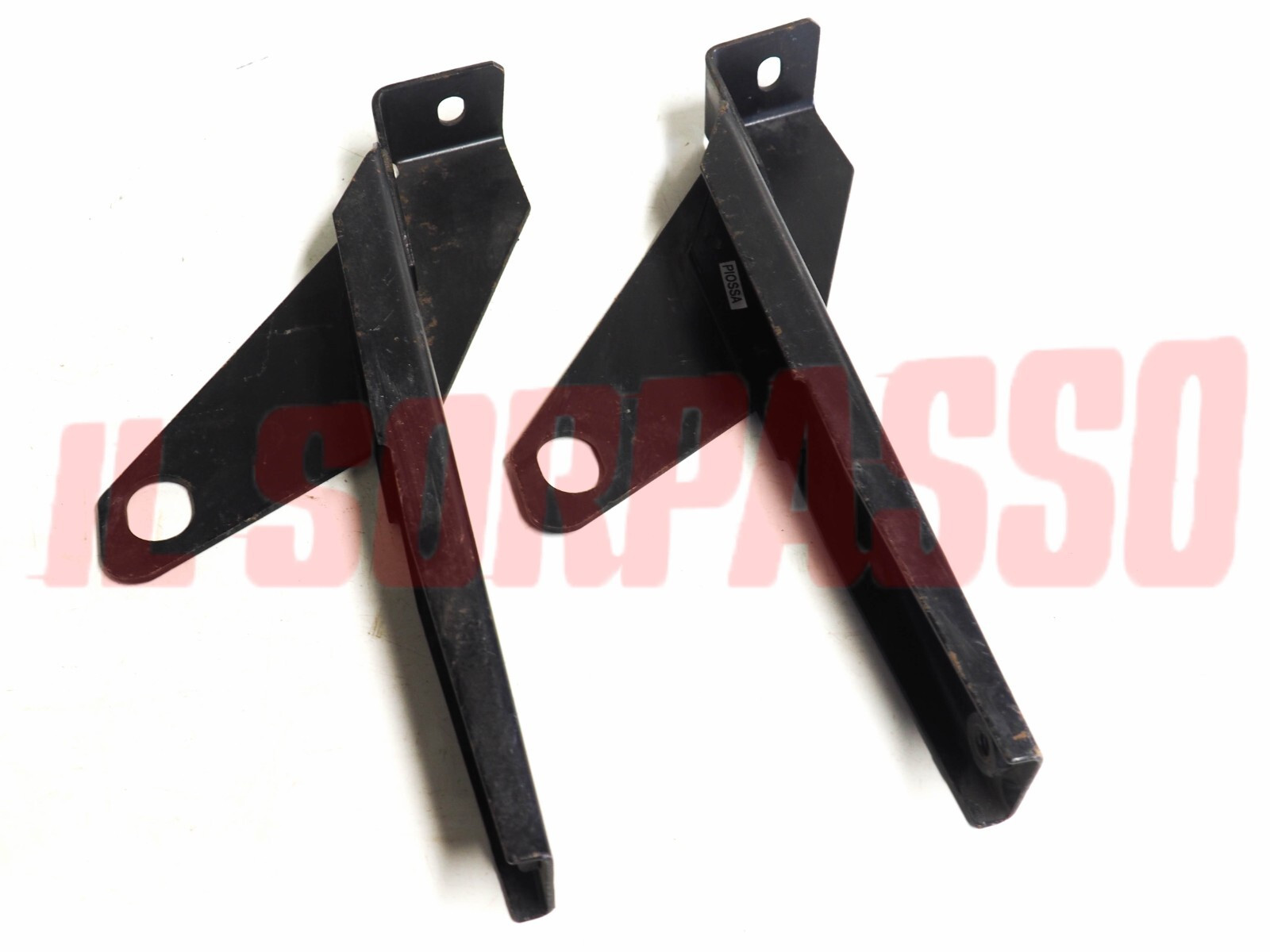 STAFFE CENTRALI PARAURTI POSTERIORE DESTRA + SINISTRA FIAT 127 3 SERIE ORIGINALI STAFFE CENTRALI PARAURTI POSTERIORE DESTRA + SINISTRA FIAT 127 3 SERIE ORIGINALI