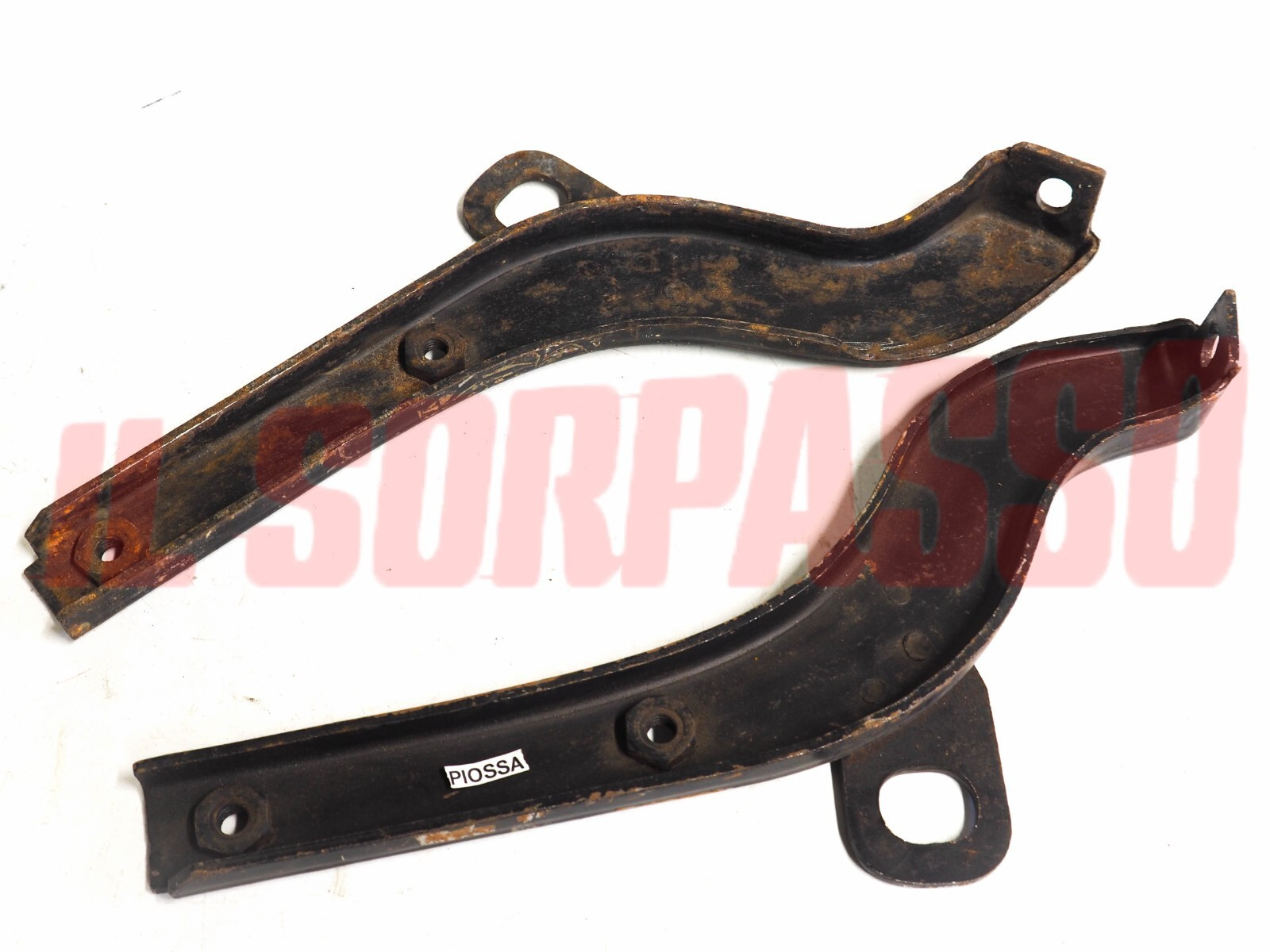 STAFFE PARAURTI POSTERIORE DESTRA + SINISTRA FIAT 132 2000 cc ORIGINALI STAFFE PARAURTI POSTERIORE DESTRA + SINISTRA FIAT 132 2000 cc ORIGINALI
