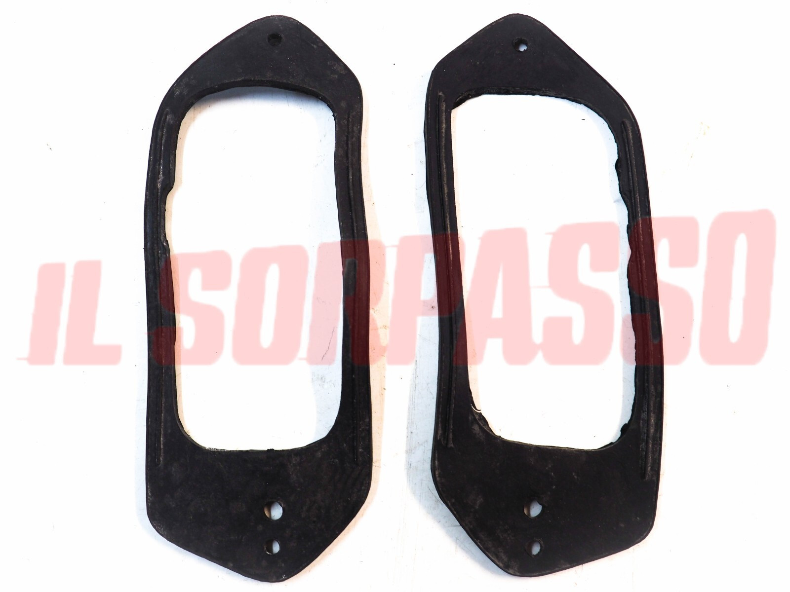 GUARNIZIONI FANALI FARI POSTERIORI FIAT 500 NUOVA 500 D ORIGINALI NOS GUARNIZIONI FANALI FARI POSTERIORI FIAT 500 NUOVA 500 D ORIGINALI NOS
