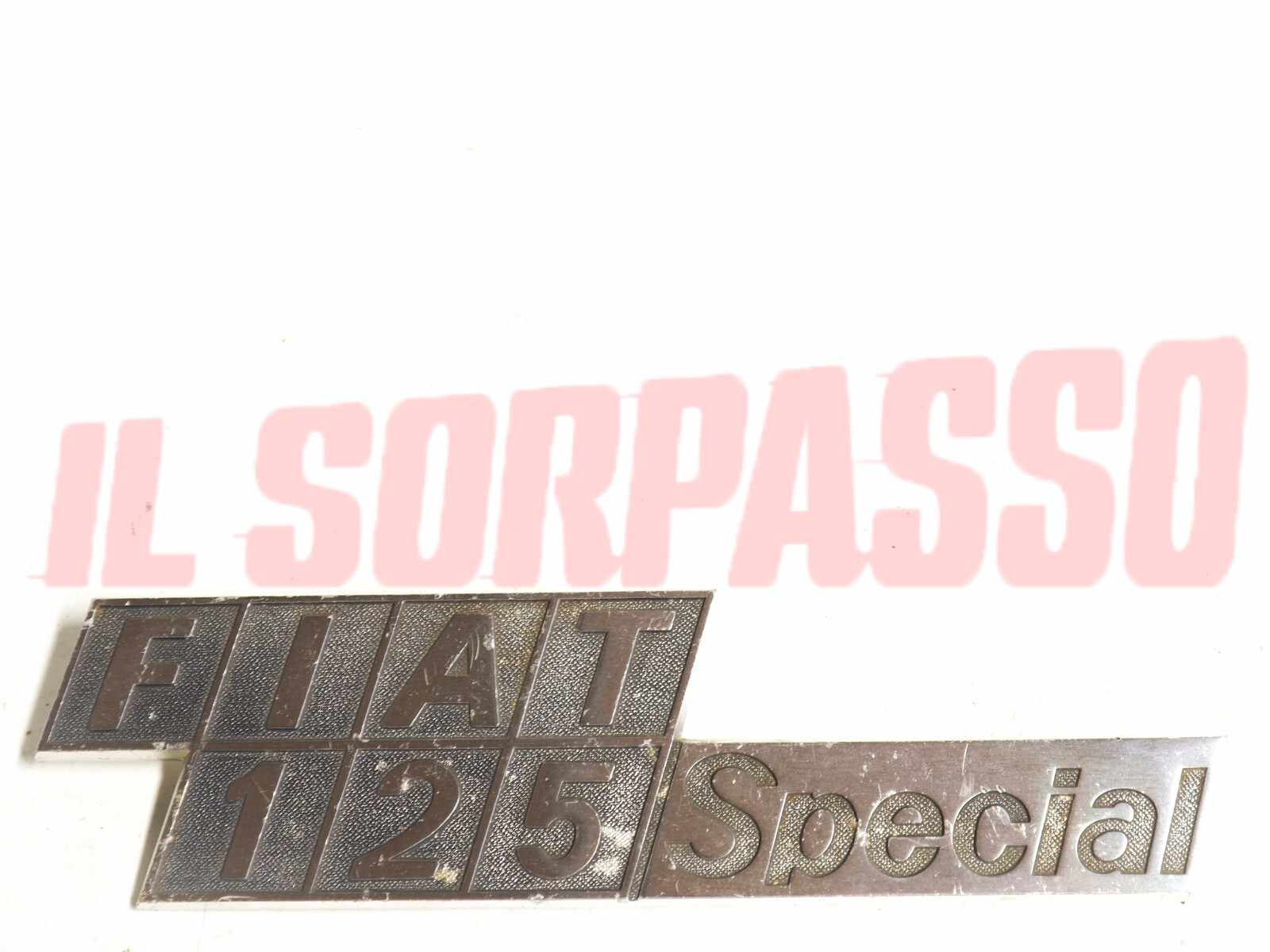 SCRITTA SIGLA RIVESTIMENTO POSTERIORE FIAT 125 SPECIAL ORIGINALE IN ALLUMINIO SCRITTA SIGLA RIVESTIMENTO POSTERIORE FIAT 125 SPECIAL ORIGINALE IN ALLUMINIO