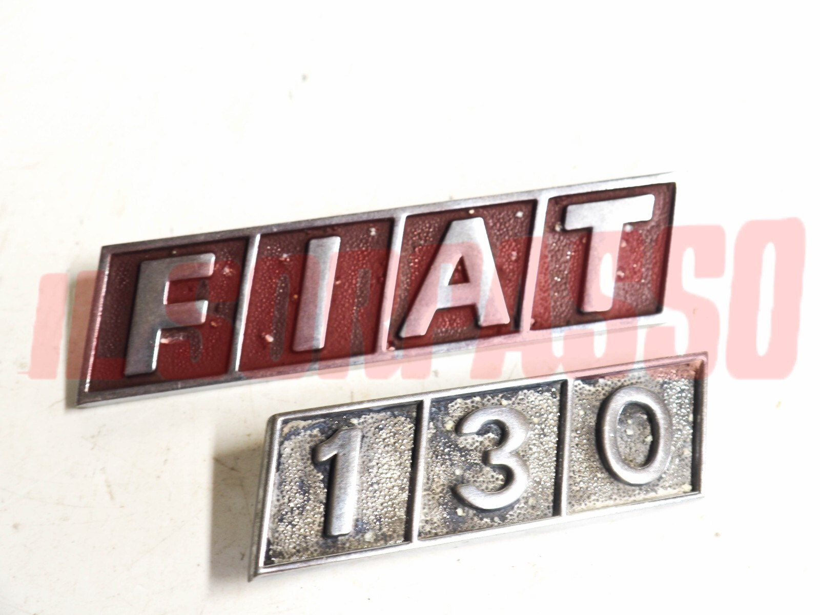 SCRITTA SIGLA RIVESTIMENTO POSTERIORE FIAT 130 BERLINA ORIGINALE CROMODORA SCRITTA SIGLA RIVESTIMENTO POSTERIORE FIAT 130 BERLINA ORIGINALE CROMODORA