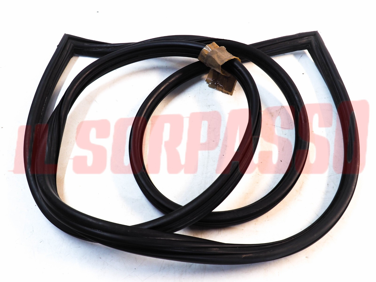 GUARNIZIONE VETRO PARABREZZA ANTERIORE FIAT 128 SPORT COUPE CON ANIMA GUARNIZIONE VETRO PARABREZZA ANTERIORE FIAT 128 SPORT COUPE CON ANIMA