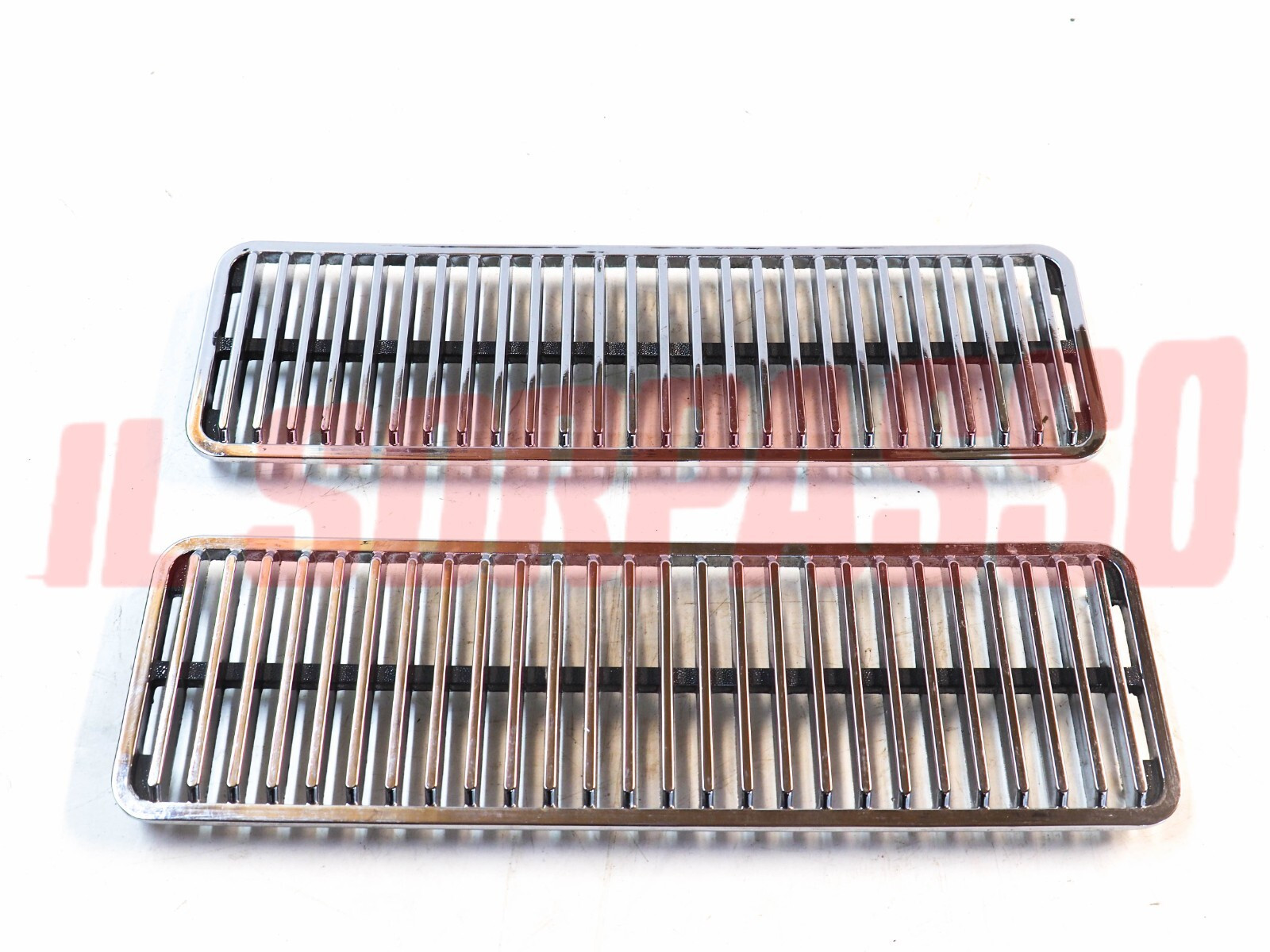 GRIGLIE PRESE ARIA COFANO ANTERIORE FIAT 124 SPORT COUPE BC ORIGINALI CROMODORA GRIGLIE PRESE ARIA COFANO ANTERIORE FIAT 124 SPORT COUPE BC ORIGINALI CROMODORA