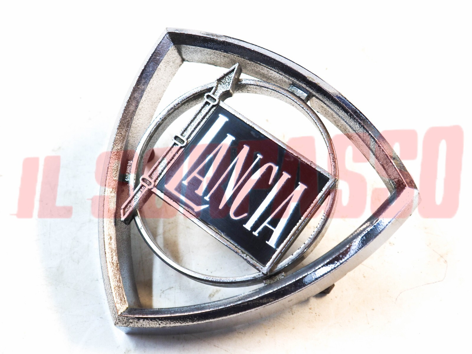 FREGIO STEMMA MASCHERINA GRIGLIA ANTERIORE LANCIA FULVIA FLAVIA COUPE ORIGINALE FREGIO STEMMA MASCHERINA GRIGLIA ANTERIORE LANCIA FULVIA FLAVIA COUPE ORIGINALE