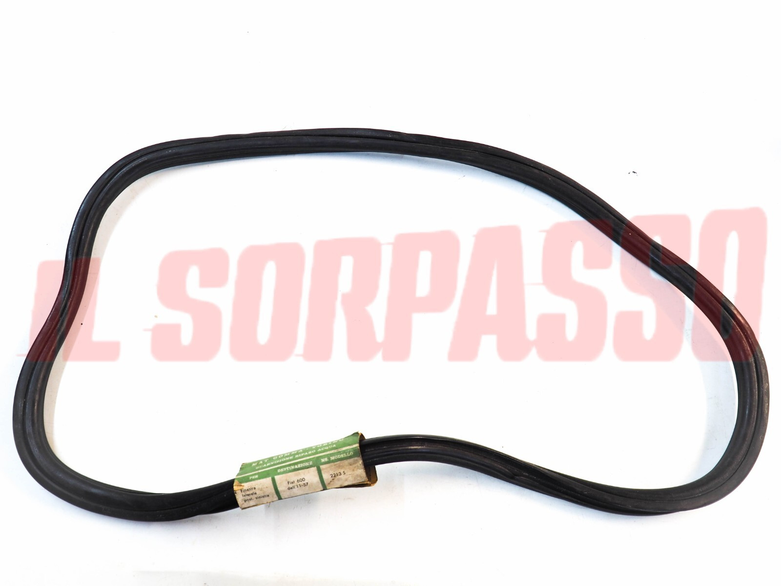 GUARNIZIONE VETRO LATERALE FISSO POSTERIORE SINISTRO FIAT 600 INSERTO ORIGINALE GUARNIZIONE VETRO LATERALE FISSO POSTERIORE SINISTRO FIAT 600 INSERTO ORIGINALE