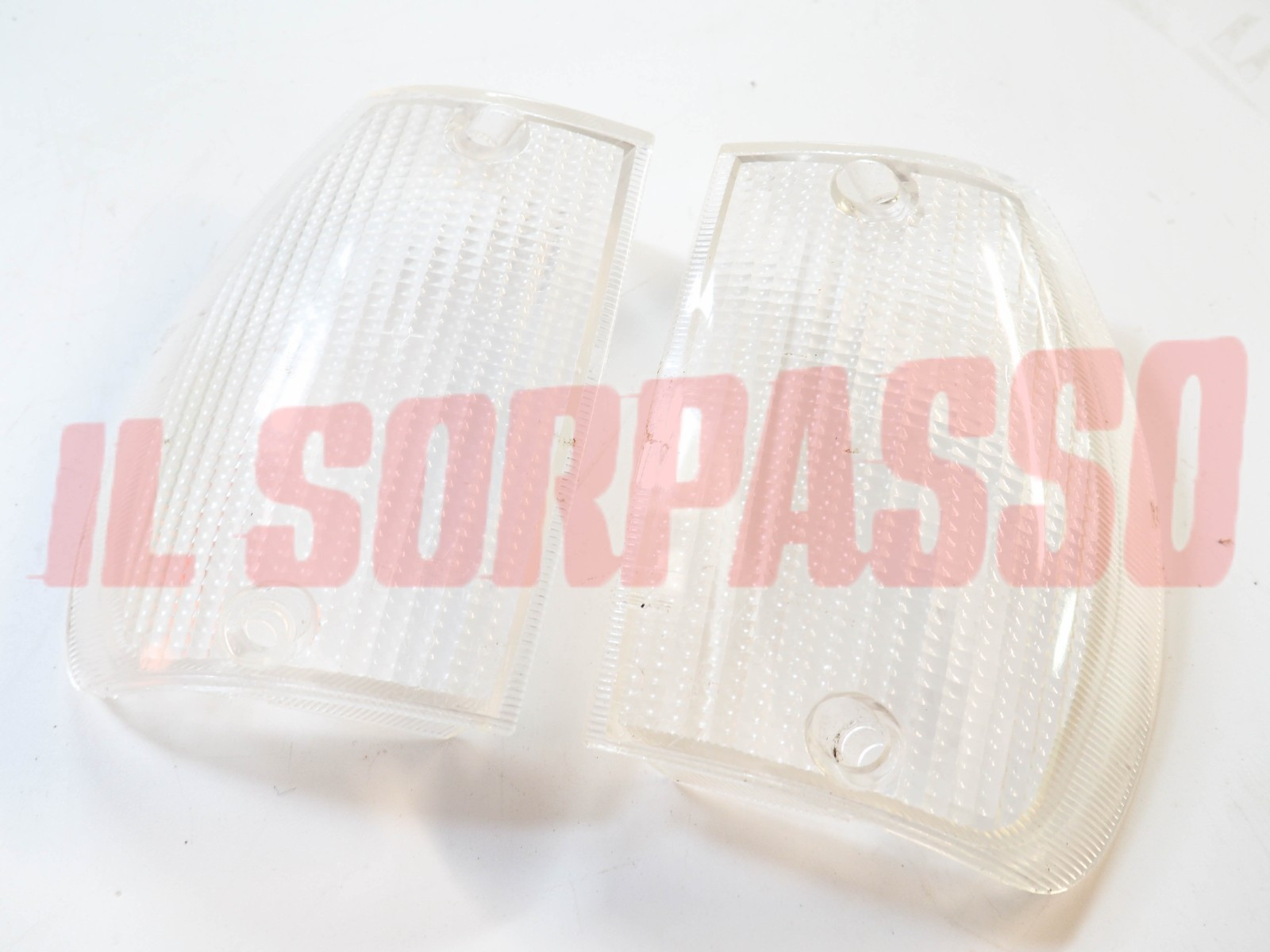 PLASTICHE FANALINI ANTERIORI FRECCE BIANCHE ALFA ROMEO GIULIETTA 77-85 LEART PLASTICHE FANALINI ANTERIORI FRECCE BIANCHE ALFA ROMEO GIULIETTA 77-85 LEART