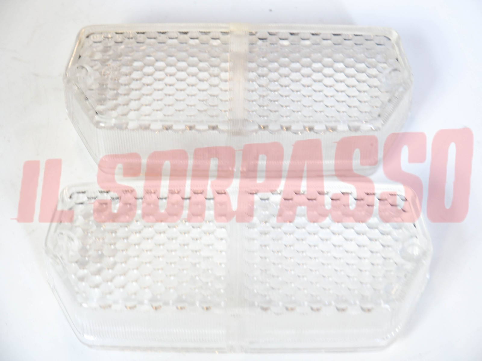 PLASTICHE FANALINI ANTERIORI FRECCE BIANCHE FIAT X19 1500 cc ORIGINALI OLSA PLASTICHE FANALINI ANTERIORI FRECCE BIANCHE FIAT X19 1500 cc ORIGINALI OLSA
