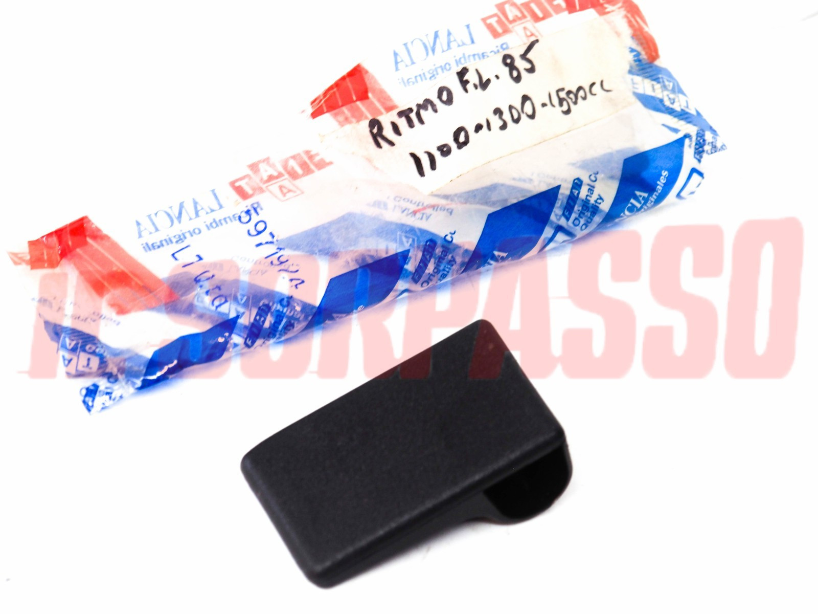 MANIGLIA INTERNA APRI PORTA DESTRA FIAT RITMO REGATA ORIGINALE NERA MANIGLIA INTERNA APRI PORTA DESTRA FIAT RITMO REGATA ORIGINALE NERA