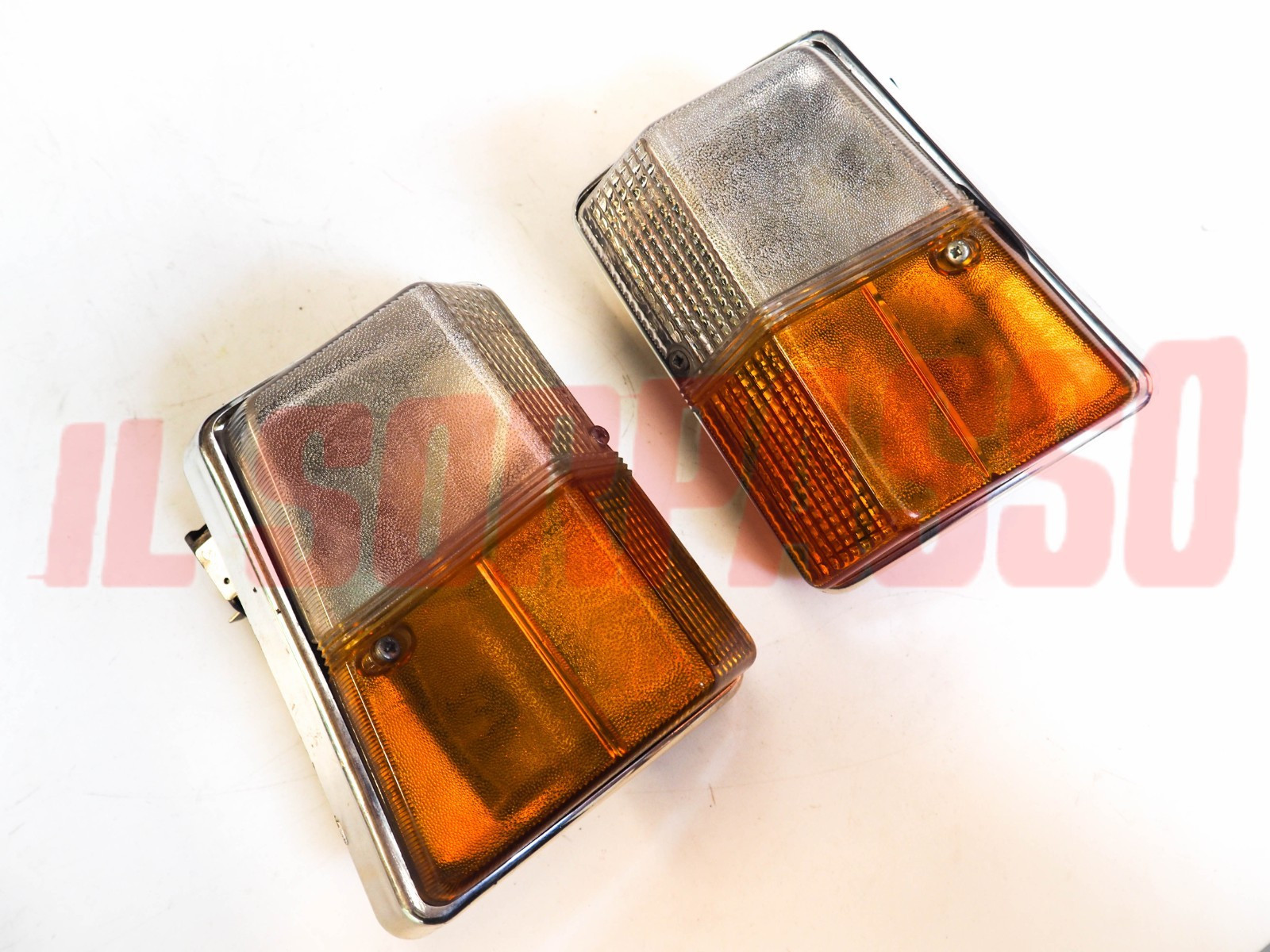 FANALINI ANTERIORI FRECCE DESTRO + SINISTRO FIAT 616 FURGONE MARCA ARIC FANALINI ANTERIORI FRECCE DESTRO + SINISTRO FIAT 616 FURGONE MARCA ARIC