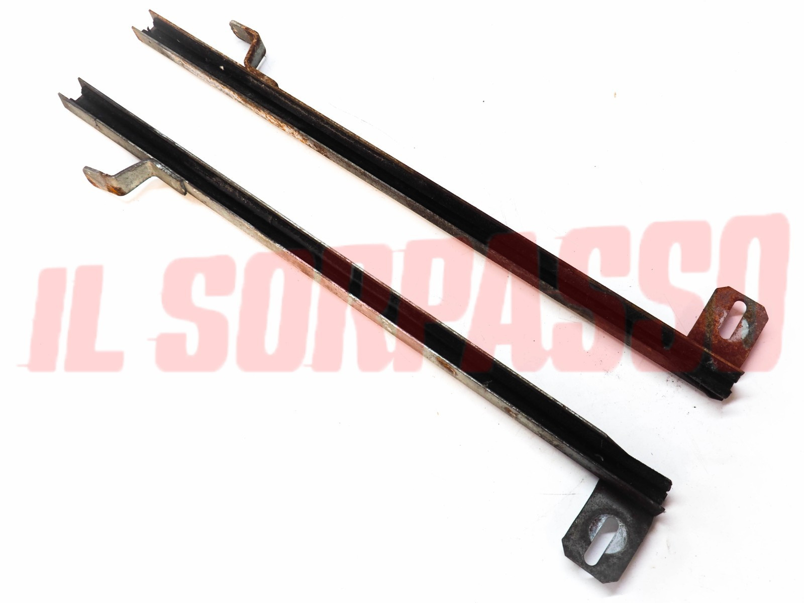 ASTA GUIDA VETRO SCENDENTE PORTA DESTRA SINISTRA FIAT 124 SPIDER SPORT ORIGINALI ASTA GUIDA VETRO SCENDENTE PORTA DESTRA SINISTRA FIAT 124 SPIDER SPORT ORIGINALI