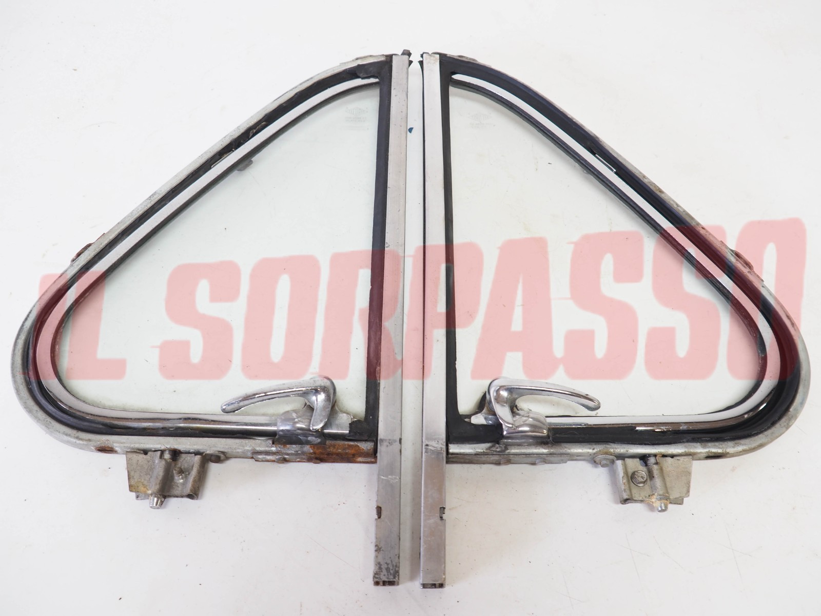 DEFLETTORE PORTA DESTRA + SINISTRA VETRO TELAIO CORNICE FIAT 600 - D - E SECURIT DEFLETTORE PORTA DESTRA + SINISTRA VETRO TELAIO CORNICE FIAT 600 - D - E SECURIT