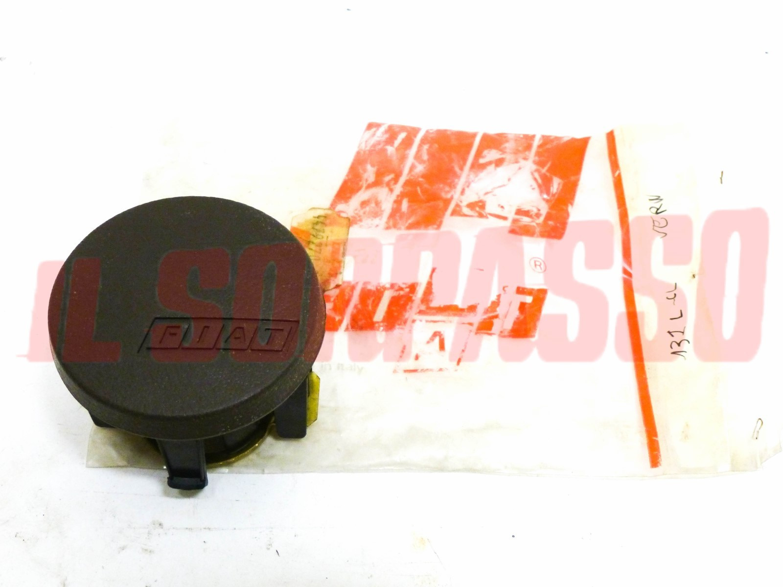 TAPPO COPERCHIO PULSANTE CLACSON  VOLANTE MARRONE FIAT 131 L - CL MIRAFIORI  NOS
