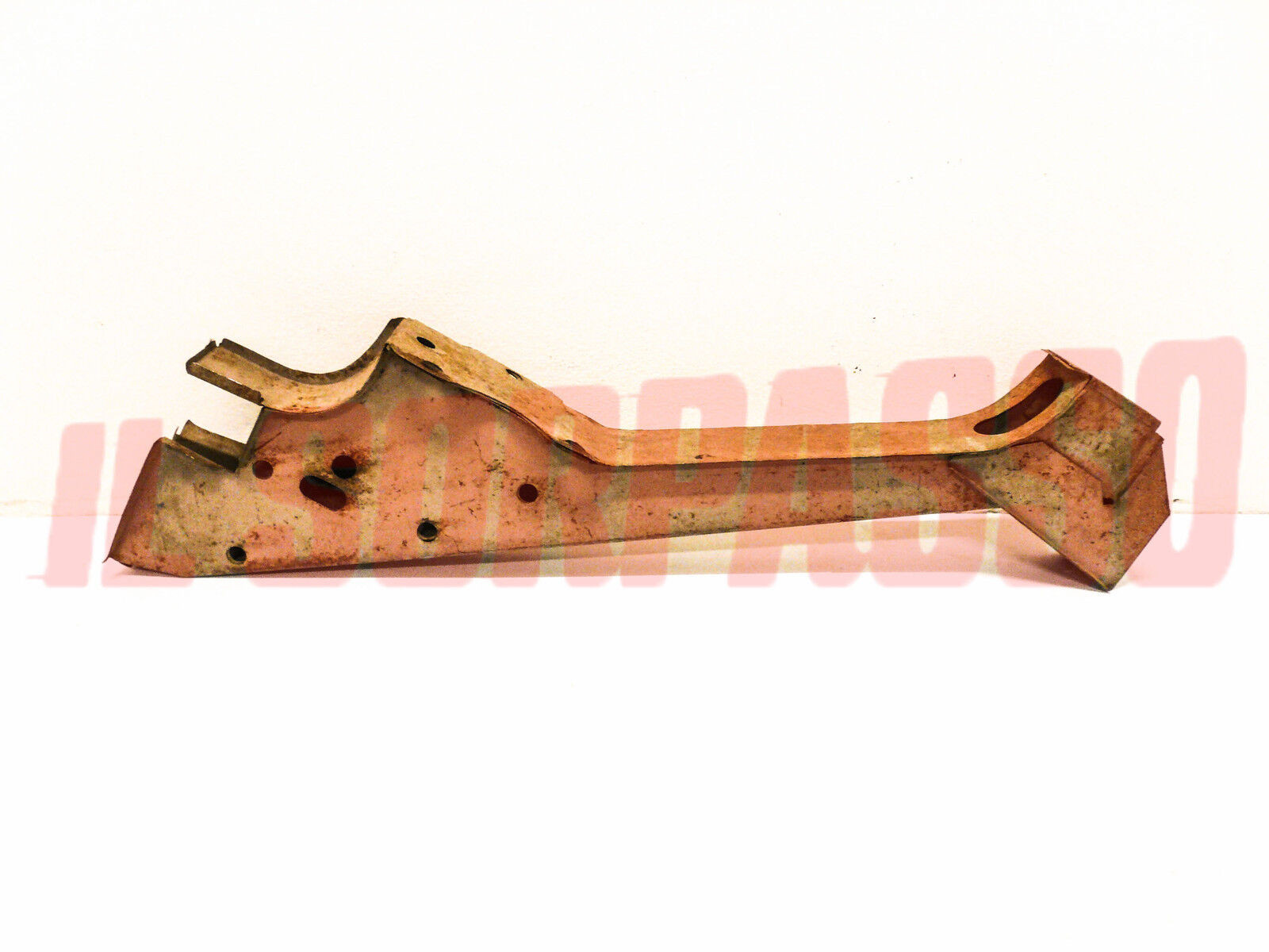 TRAVERSA SUPPORTO ASSE ANTERIORE SCATOLA STERZO FIAT 1100 103 TV D R ORIGINALE TRAVERSA SUPPORTO ASSE ANTERIORE SCATOLA STERZO FIAT 1100 103 TV D R ORIGINALE