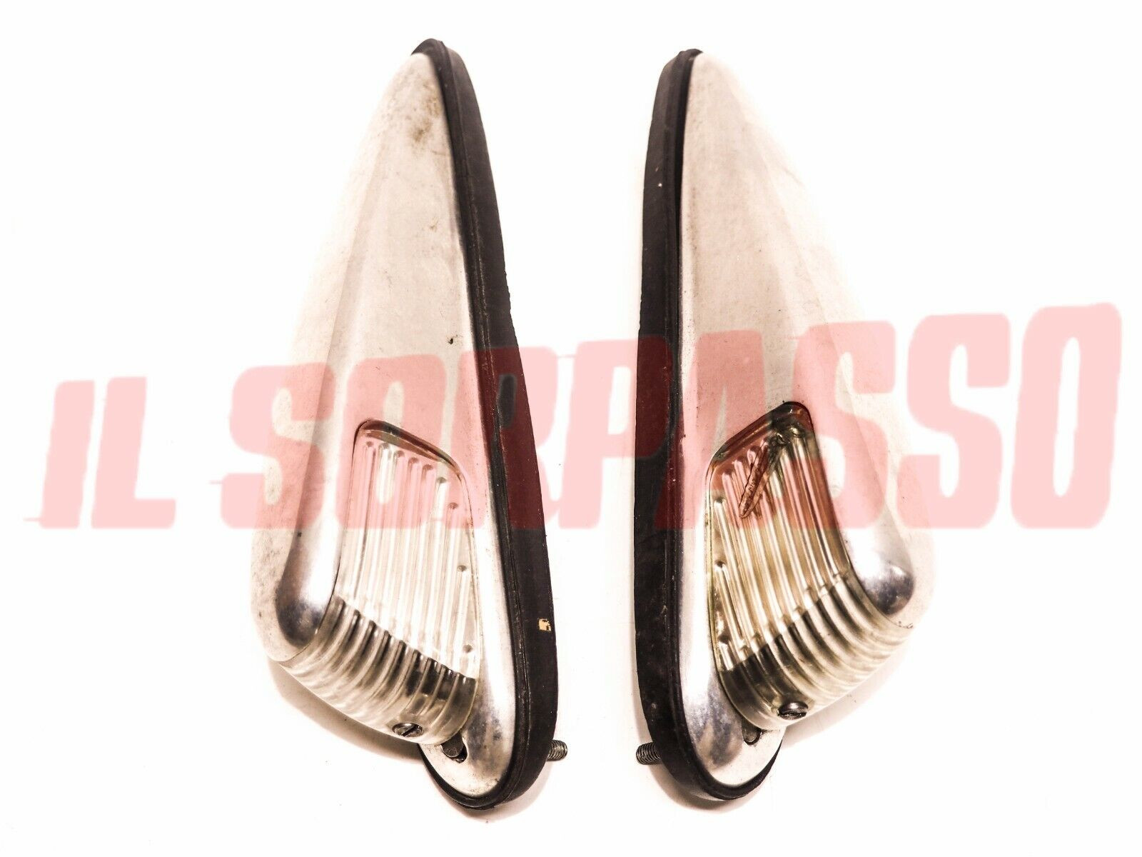 FANALINI ANTERIORI FRECCE + GUARNIZIONI CON VITE ANTERIORE FIAT 600 1 SERIE FANALINI ANTERIORI FRECCE + GUARNIZIONI CON VITE ANTERIORE FIAT 600 1 SERIE