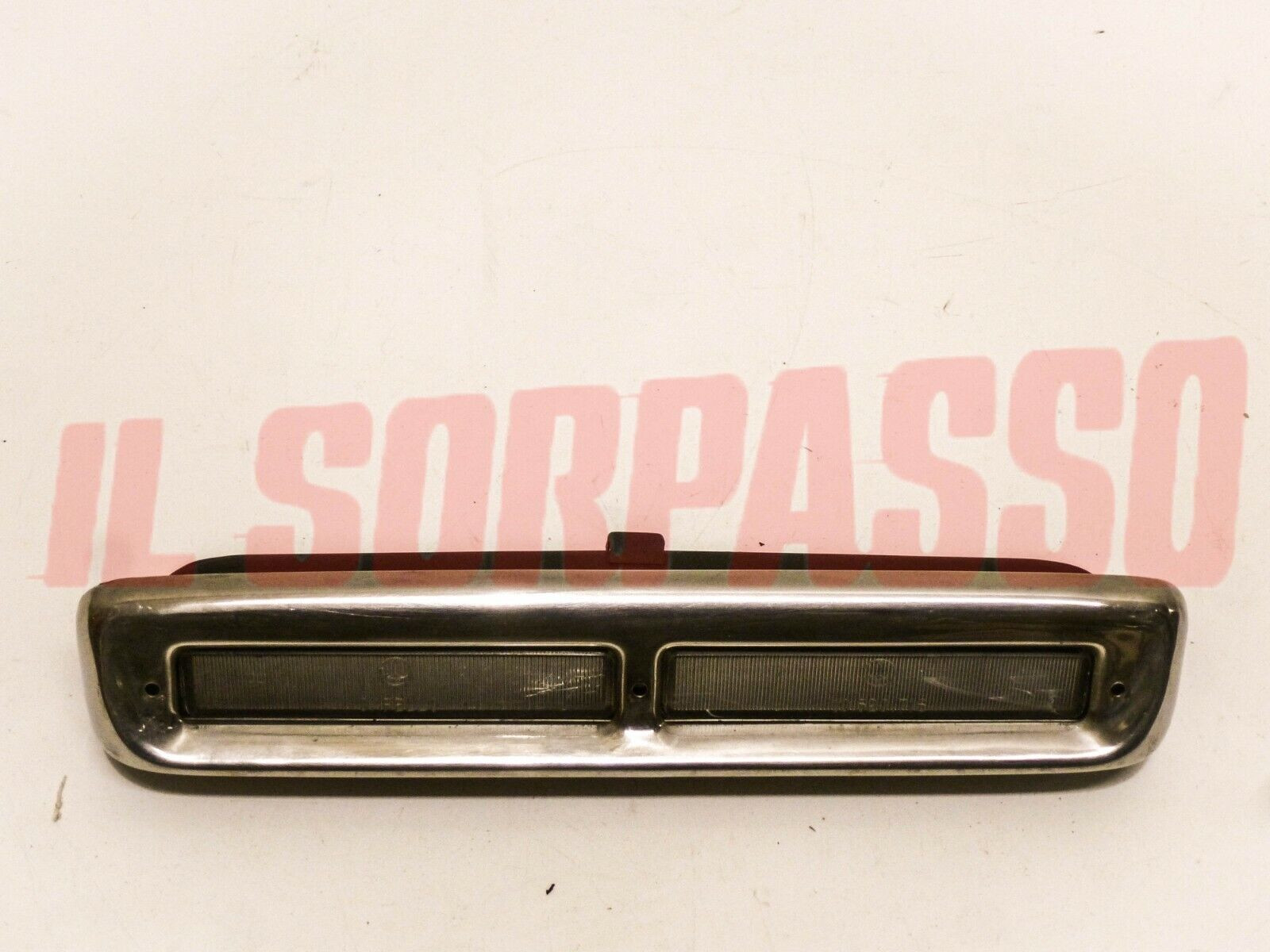 FANALINO LUCE TARGA LANCIA FULVIA BERLINA 2C - GT - APPIA 3 SERIE ORIGINALE FANALINO LUCE TARGA LANCIA FULVIA BERLINA 2C - GT - APPIA 3 SERIE ORIGINALE